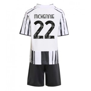 Fotbalové Dres Juventus Weston McKennie #22 Dětské Domácí Oblečení 2025-26 Krátký Rukáv (+ trenýrky)